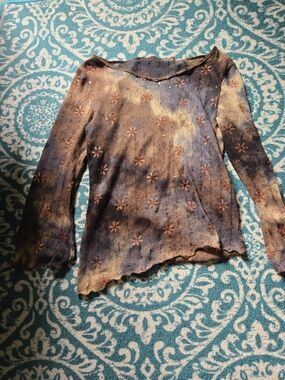 Women’s Long-Sleeve Tie-Dye Floral Tee in Brown and Blue